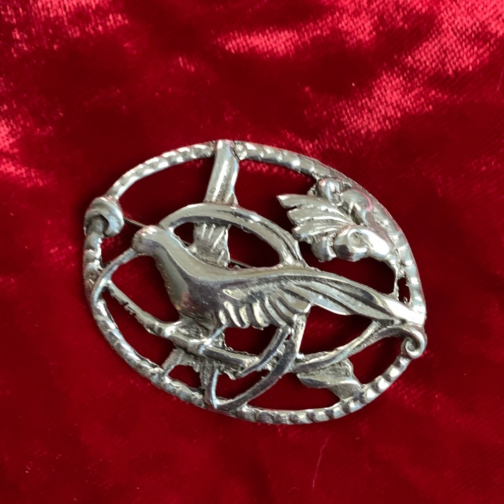 Hummingbird brooch